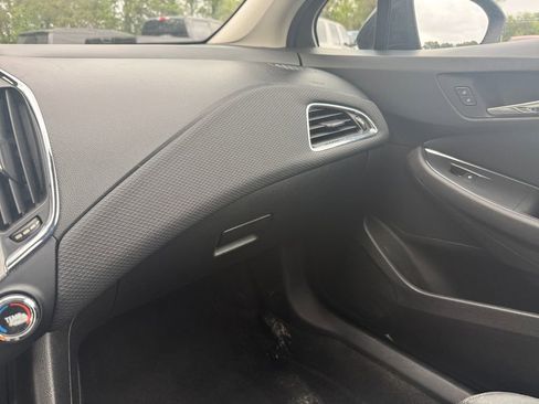 Used 2018 Chevrolet Cruze LS image 23