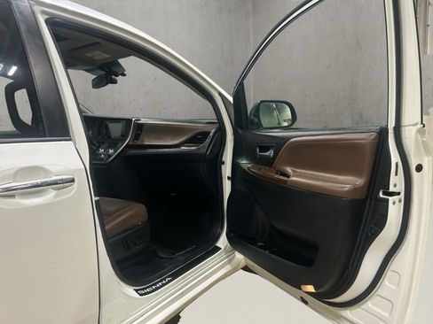 Used 2015 Toyota Sienna Limited Premium image 19