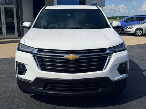 Used 2023 Chevrolet Traverse LT FWD image 2