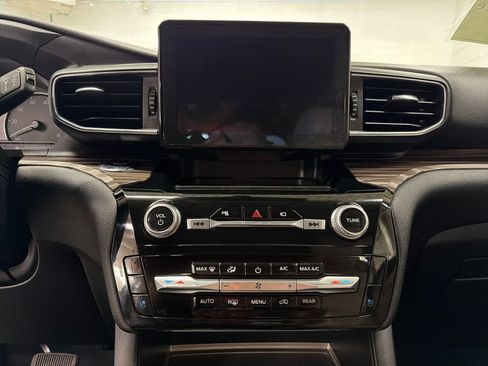 Certified 2023 Ford Explorer Limited AWD/4WD image 23
