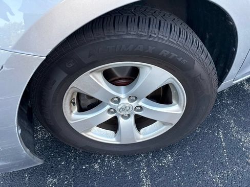 Used 2012 Toyota Sienna LE w/ Towing Pkg FWD image 2