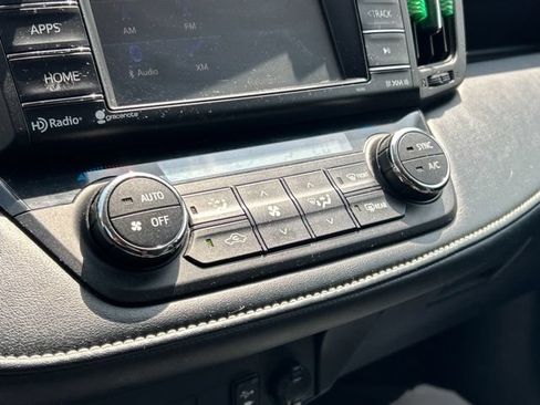Used 2018 Toyota RAV4 XLE AWD/4WD image 41