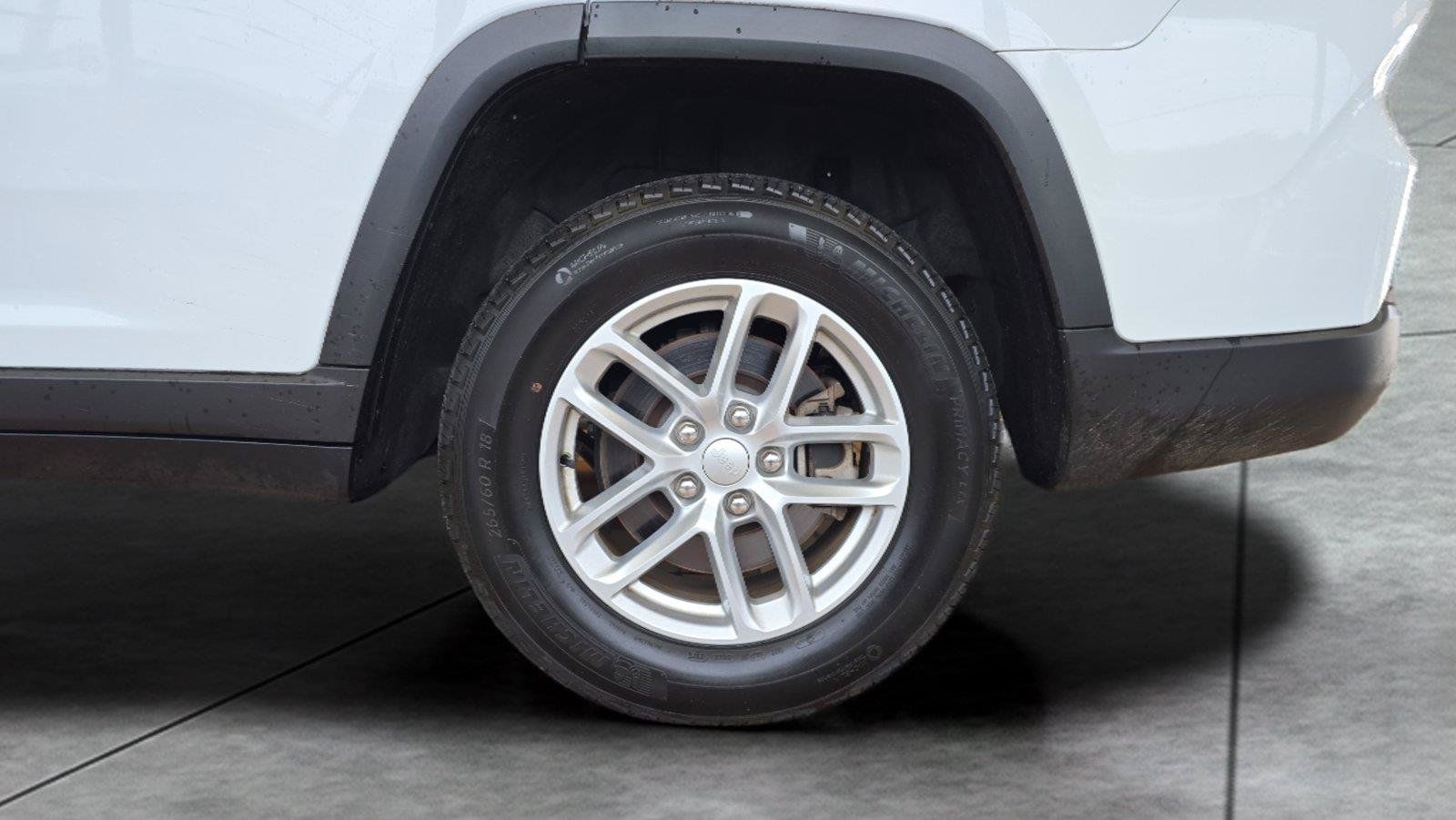 Used 2023 Jeep Grand Cherokee L Laredo AWD/4WD image 30