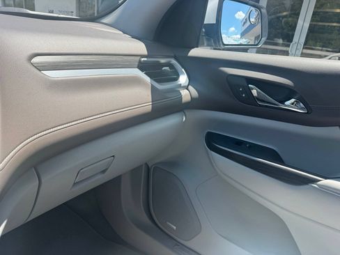Certified 2023 GMC Acadia SLT w/ Technology Package FWD image 21