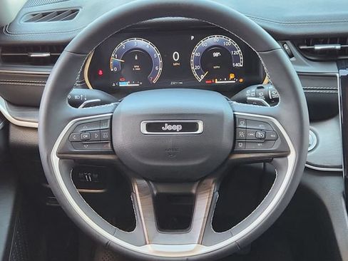 Certified 2023 Jeep Grand Cherokee L Limited AWD/4WD image 28