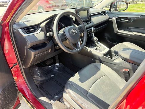 Used 2021 Toyota RAV4 XLE Premium image 2
