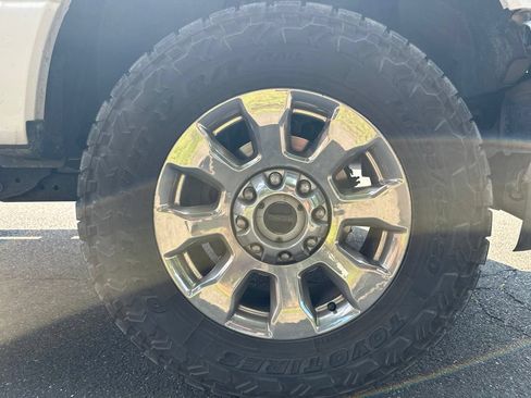 Used 2019 Ford F350 Lariat w/ Lariat Ultimate Package AWD/4WD image 19