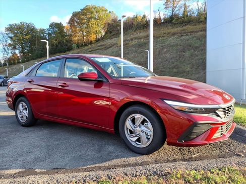 New 2025 Hyundai Elantra SE image 1