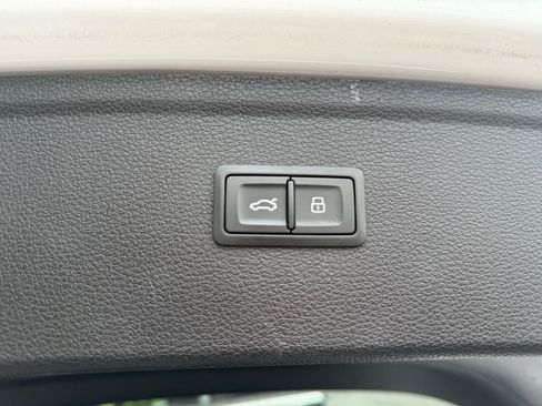 Used 2020 Audi Q5 e Premium Plus AWD/4WD image 10