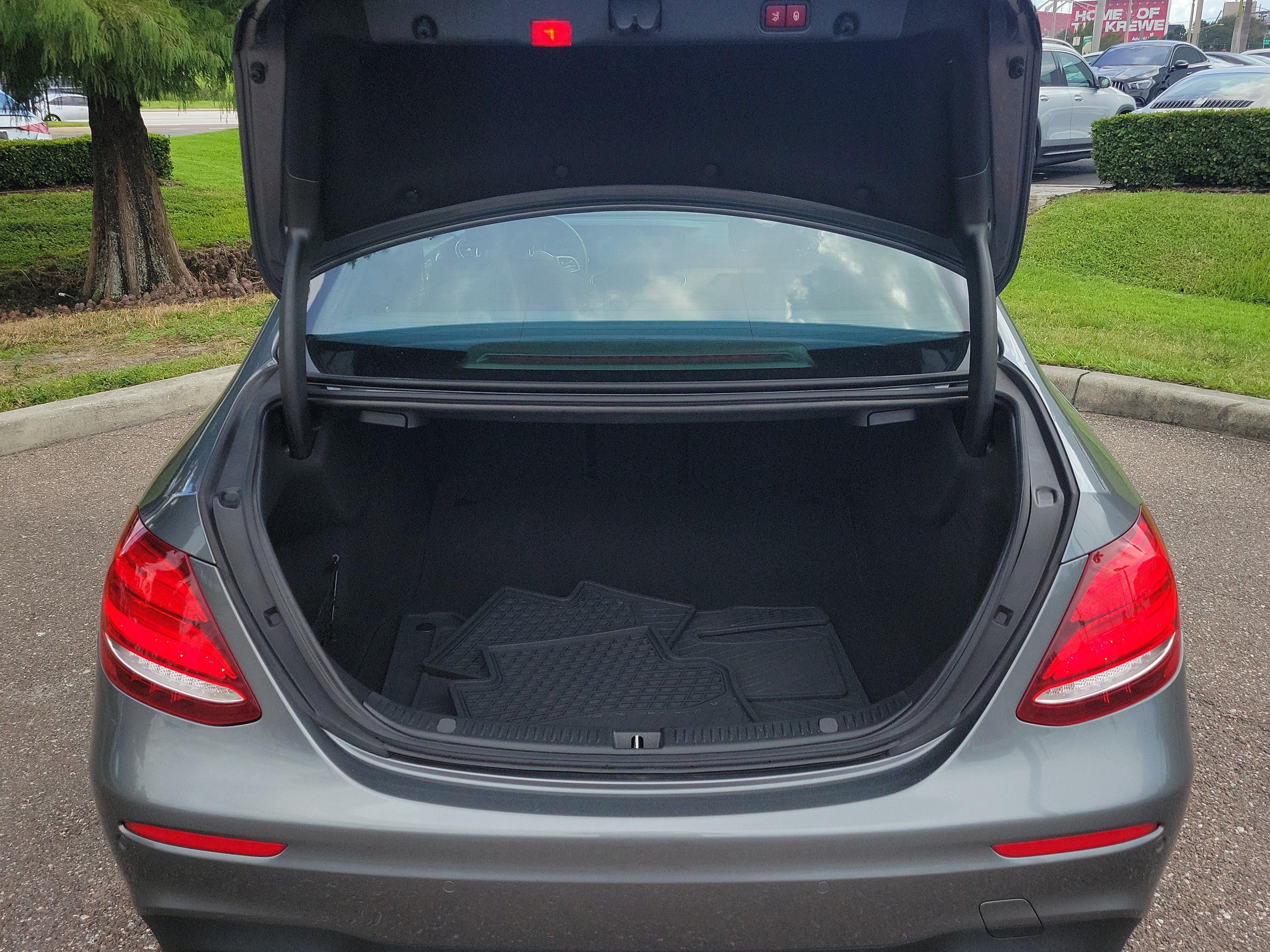 Used 2020 Mercedes-Benz E 350 4MATIC Sedan image 10