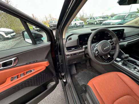 New 2026 Kia Carnival EX image 30