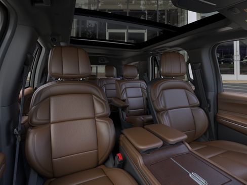 New 2026 Lincoln Navigator Reserve AWD/4WD image 10