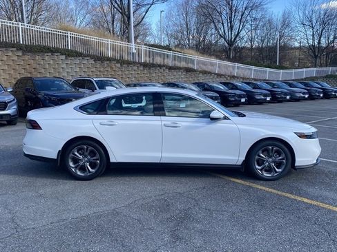 Used 2024 Honda Accord EX image 9