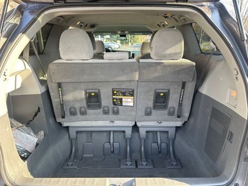 Used 2020 Toyota Sienna LE image 16