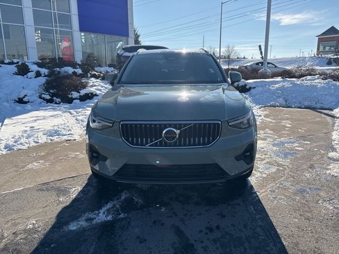 Certified 2025 Volvo XC40 B5 Plus image 2