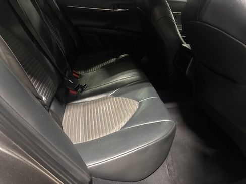 Used 2018 Toyota Camry L image 11