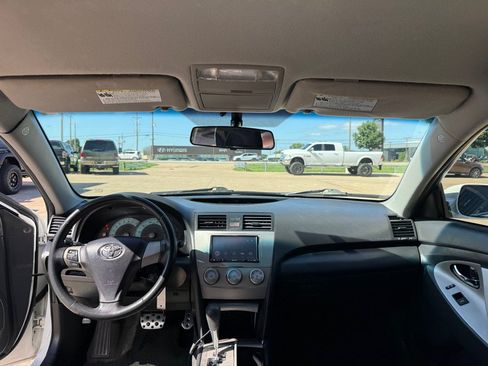 Used 2011 Toyota Camry SE FWD image 19