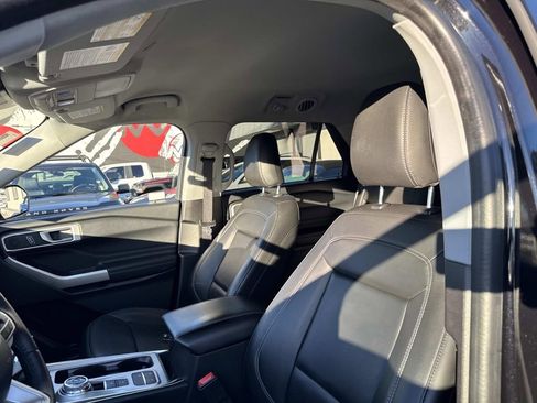 Used 2022 Ford Explorer XLT w/ Equipment Group 202A image 19