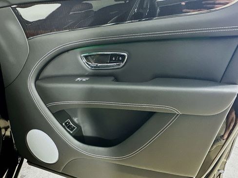 Used 2022 Bentley Bentayga AWD/4WD image 66