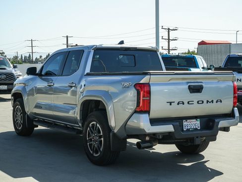 Used 2025 Toyota Tacoma TRD Sport w/ TRD Sport Premium Package RWD image 5