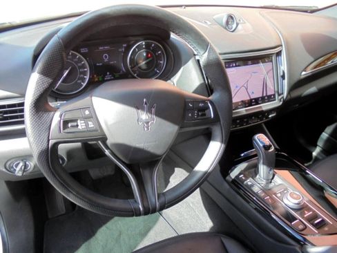 Used 2021 Maserati Levante AWD/4WD image 14