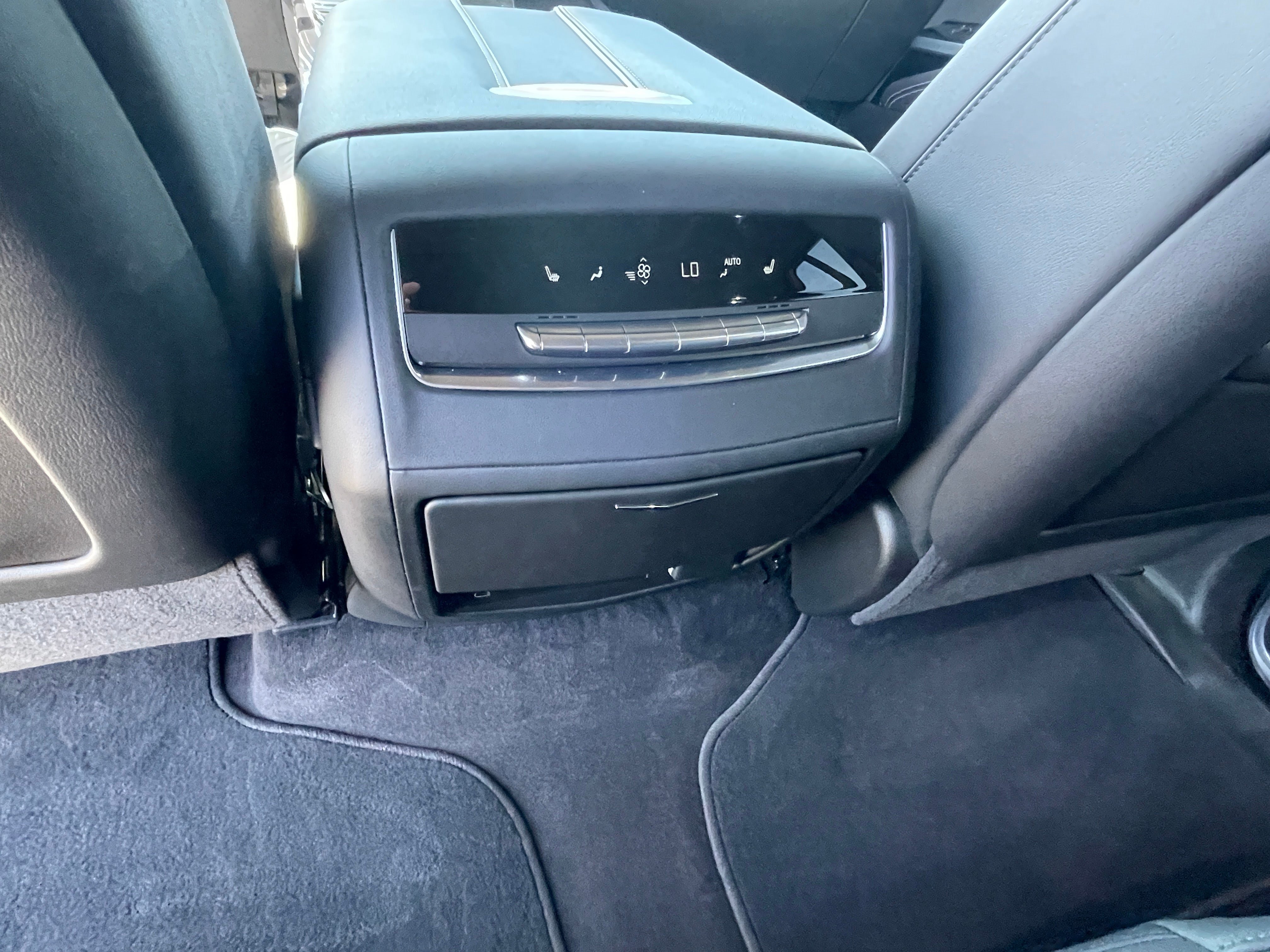 Used 2025 Cadillac Escalade Sport AWD/4WD image 18