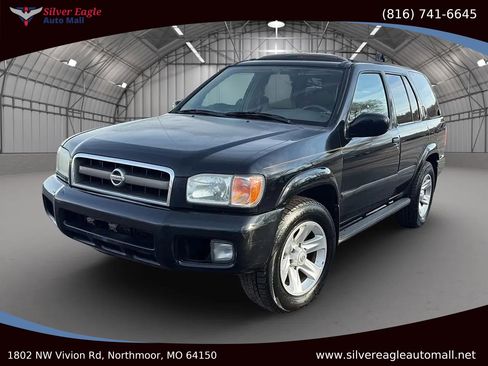 Used 2002 Nissan Pathfinder LE image 1