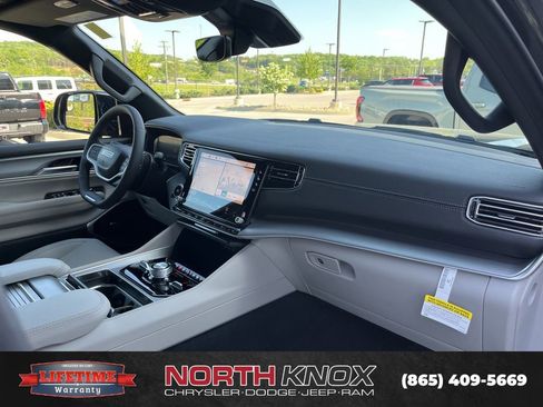 New 2026 Jeep Grand Wagoneer Limited AWD/4WD image 32