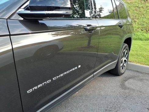 Used 2023 Jeep Grand Cherokee L Limited w/ Luxury Tech Group II AWD/4WD image 5