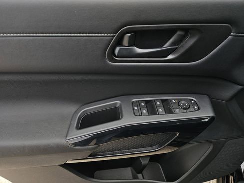 New 2026 Nissan Pathfinder SV image 18