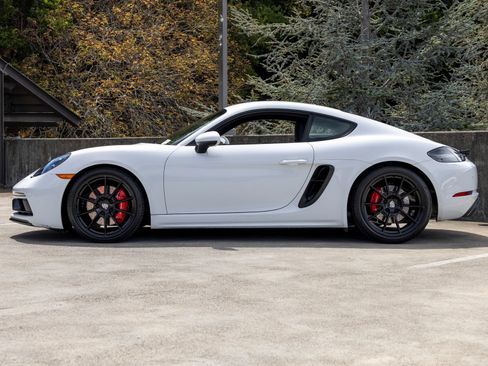Used 2021 Porsche 718 Cayman GTS RWD image 2