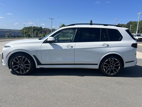 Used 2024 BMW X7 xDrive40i w/ M Sport Package AWD/4WD image 6