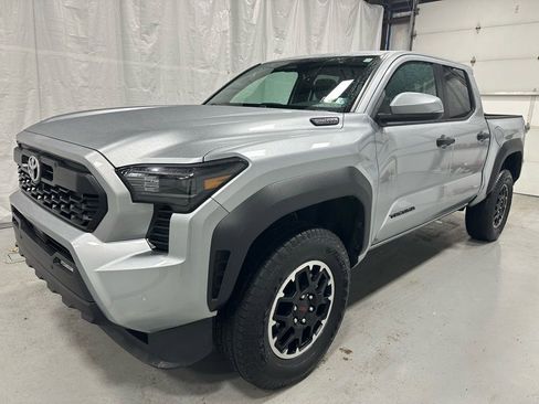Used 2025 Toyota Tacoma TRD Off-Road w/ TRD Off Road Upgrade Package image 3