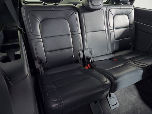 Used 2024 Lincoln Navigator Premiere image 17