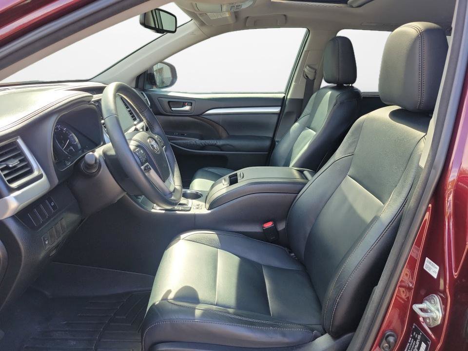 Used 2014 Toyota Highlander XLE FWD image 11