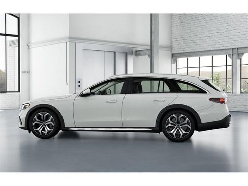 Used 2025 Mercedes-Benz E 450 4MATIC All-Terrain Wagon image 33