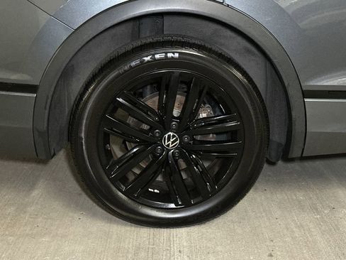 Used 2022 Volkswagen Tiguan SE R-Line AWD/4WD image 9