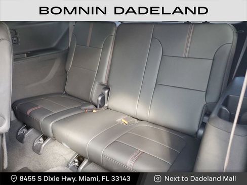 Used 2023 Chevrolet Traverse RS image 12