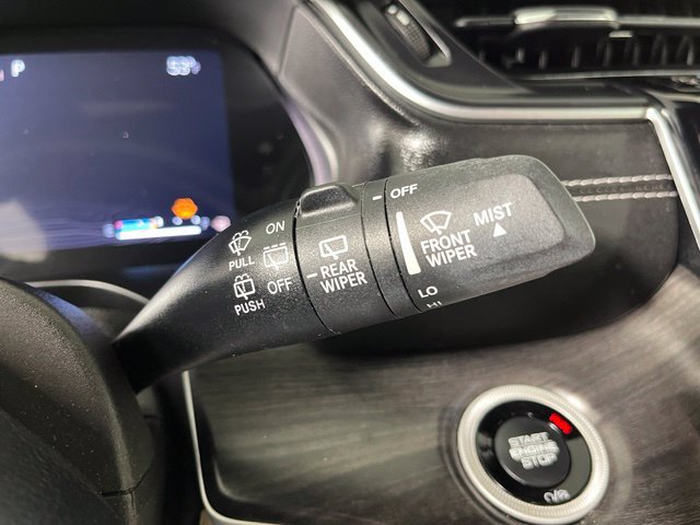 Used 2023 Jeep Grand Cherokee Limited AWD/4WD image 23