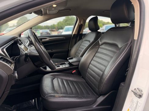 Used 2018 Ford Fusion SE w/ Equipment Group 602A FWD image 14