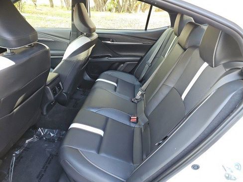 Used 2025 Toyota Camry SE image 18