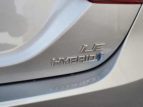 Certified 2020 Toyota Camry LE image 10