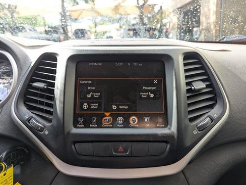 Used 2015 Jeep Cherokee Trailhawk w/ Cold Weather Group AWD/4WD image 14
