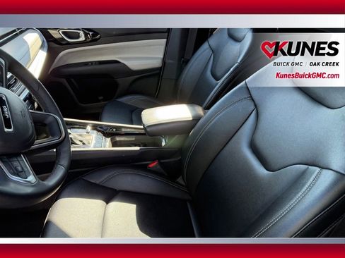 Used 2025 Jeep Compass Limited AWD/4WD image 10