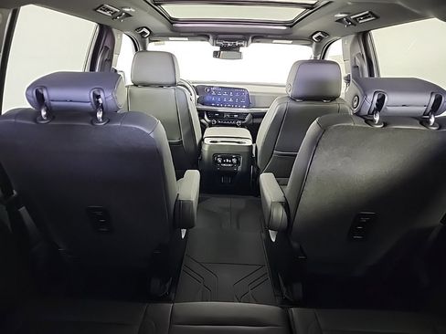 New 2026 Chevrolet Suburban Z71 w/ Comfort Package image 13