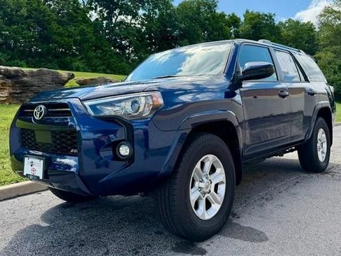 Used 2021 Toyota 4Runner SR5 AWD/4WD image 2