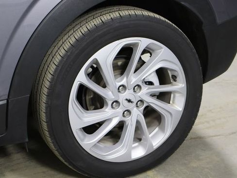 Used 2022 Chevrolet Bolt EUV LT w/ Driver Confidence Package image 37