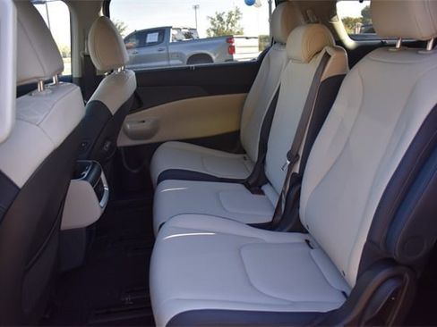 New 2026 Kia Carnival EX image 21