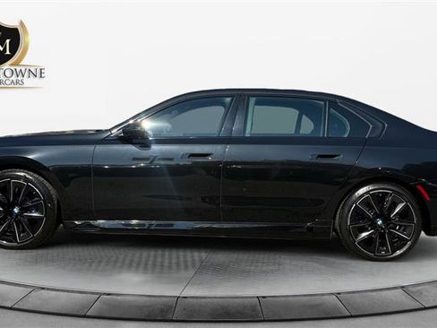 Used 2023 BMW i7 xDrive60 AWD/4WD image 2