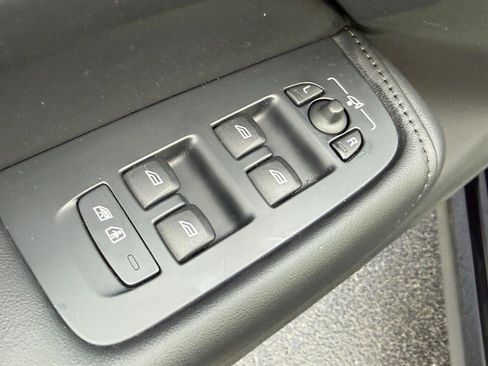 Certified 2025 Volvo XC60 B5 Plus image 15